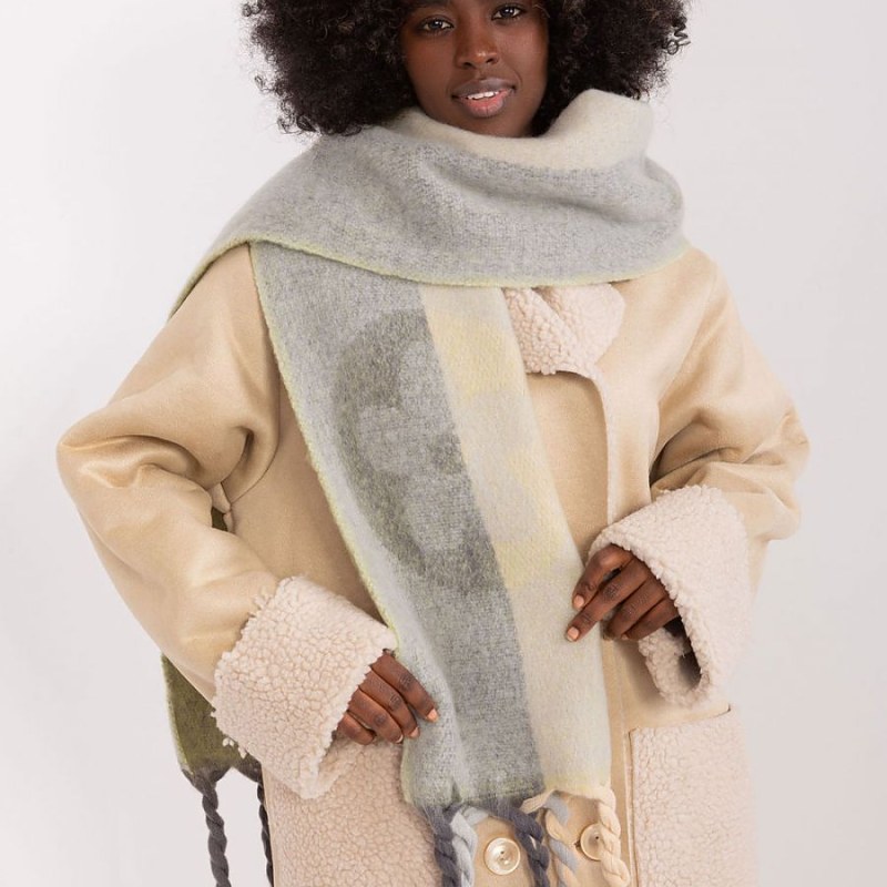 Shawl model 190558 AT