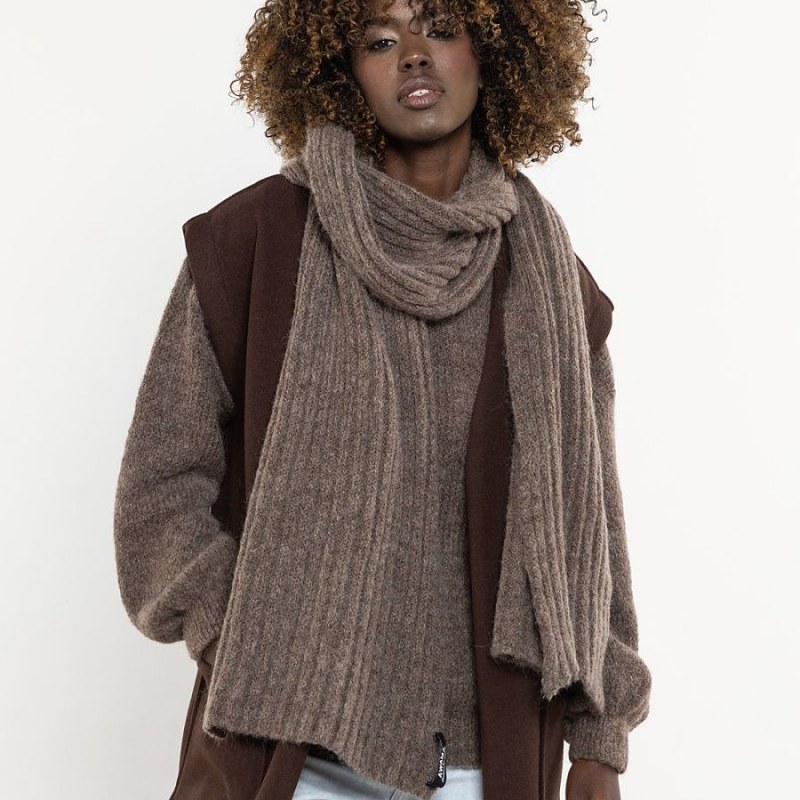 Shawl model 220843 awama